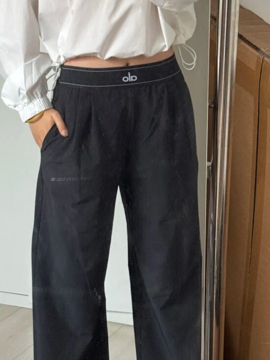 ALO Yoga Pants - NWT ALO Yoga Black Straight Leg Loose Fit Pants😉(30" Inseam) 💗Elevated Basics